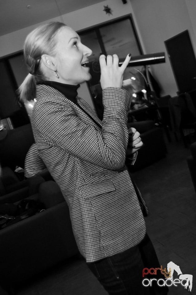 Karaoke în Blondy's Art Café, 