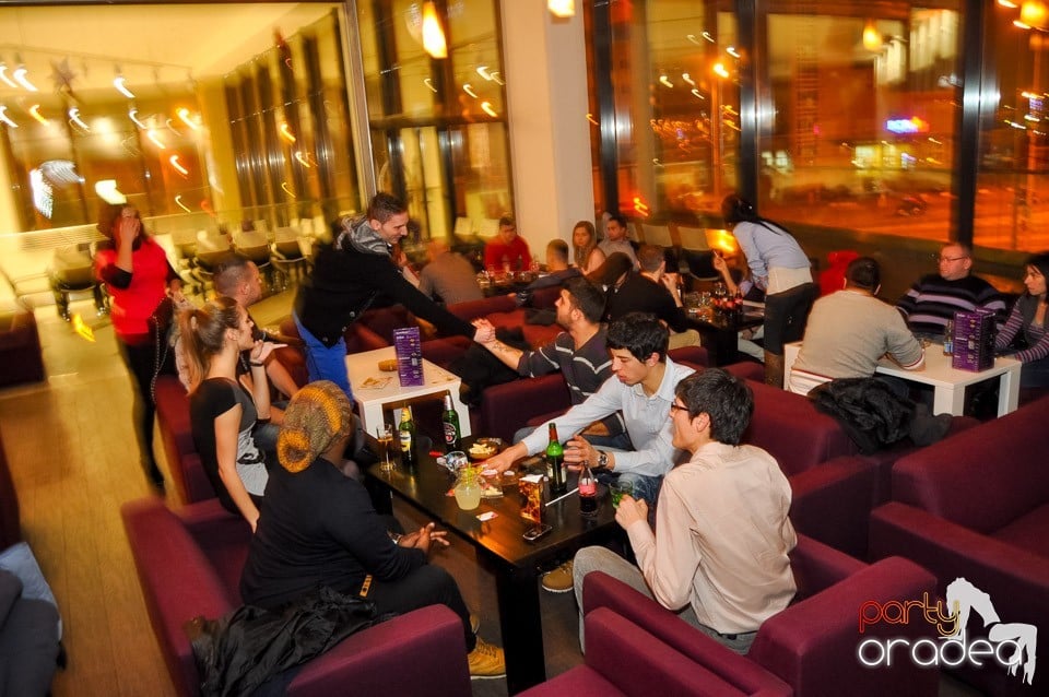 Karaoke în Blondy's Art Café, 