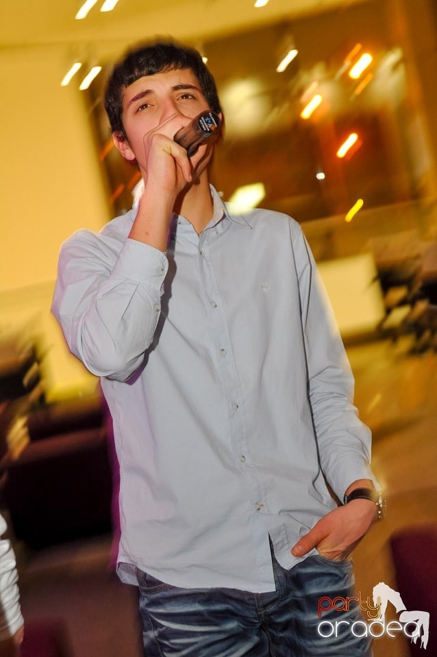 Karaoke în Blondy's Art Café, 