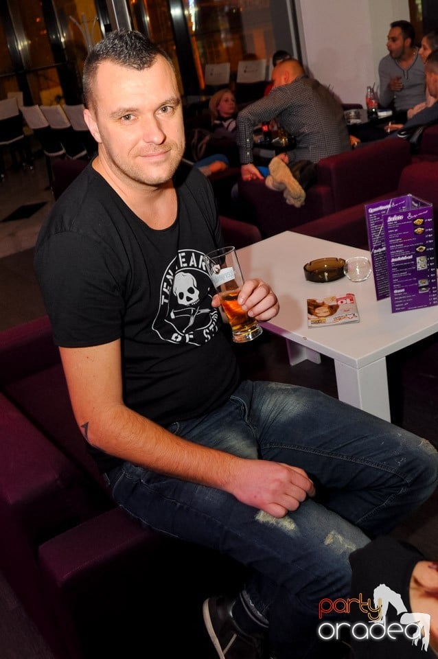 Karaoke în Blondy's Art Café, 