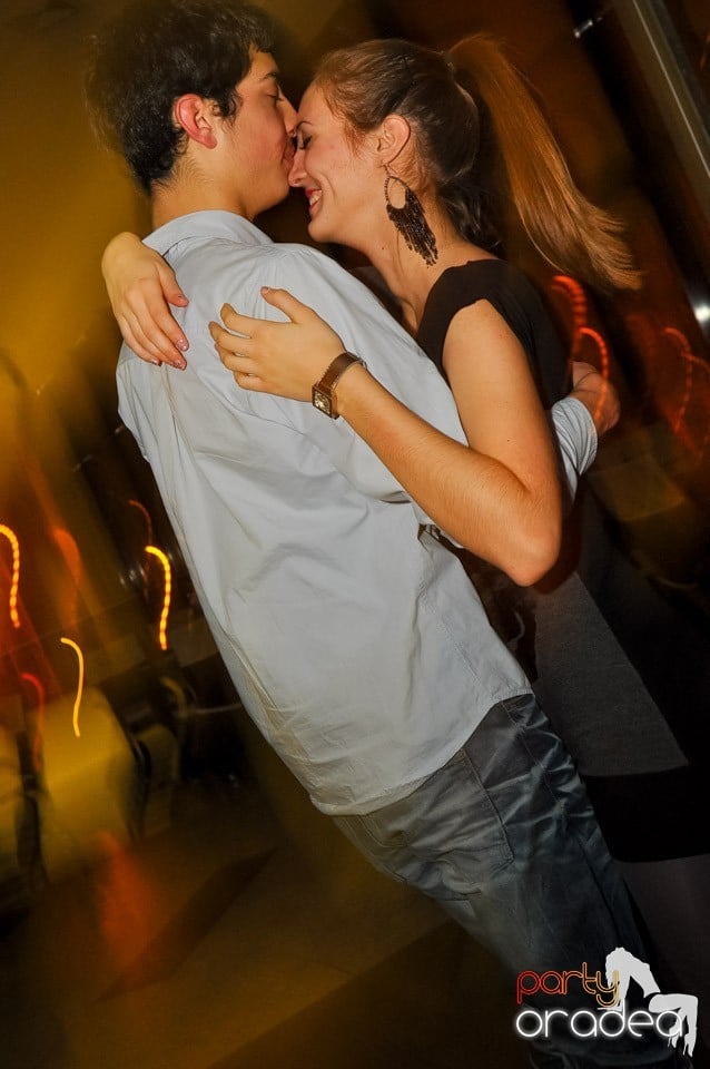 Karaoke în Blondy's Art Café, 