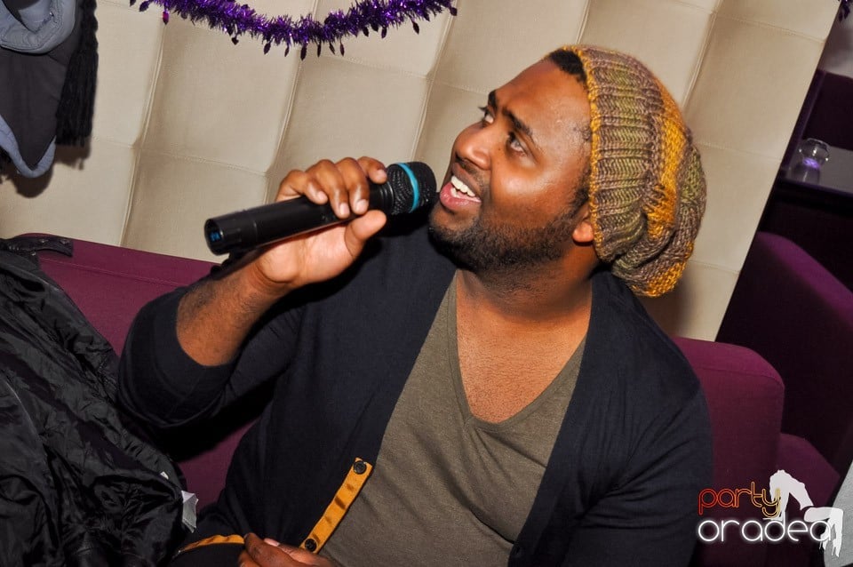 Karaoke în Blondy's Art Café, 