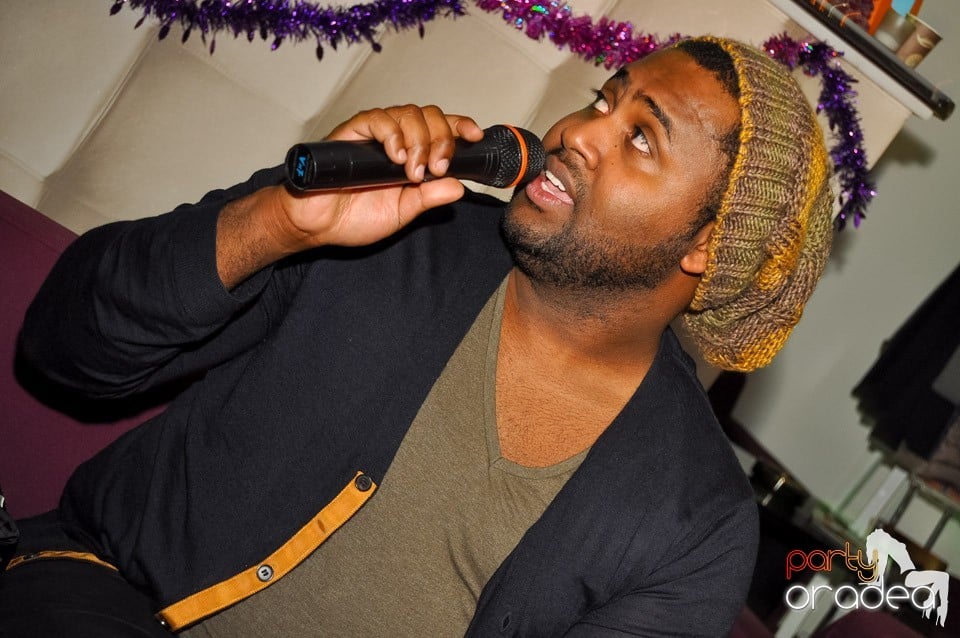 Karaoke în Blondy's Art Café, 