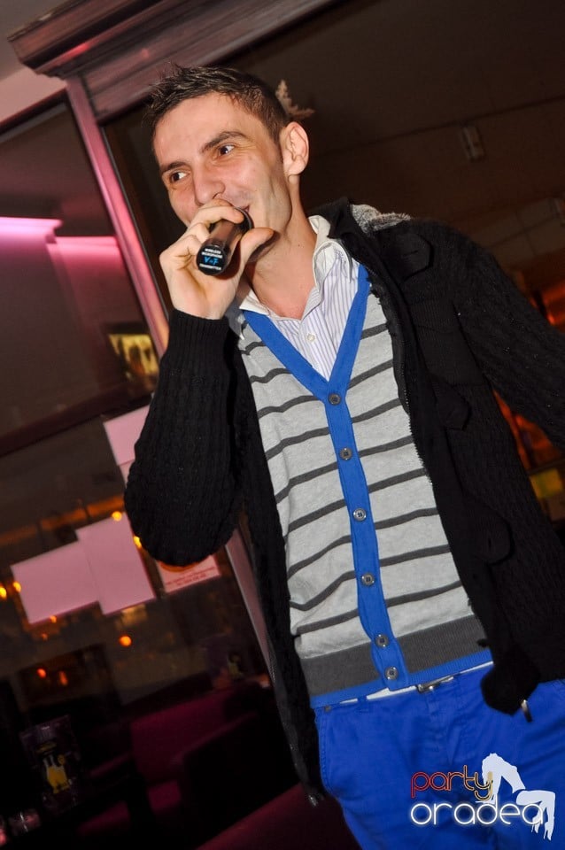 Karaoke în Blondy's Art Café, 