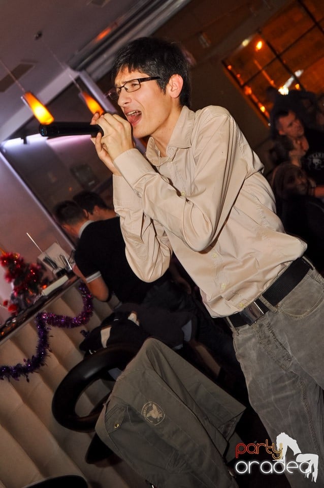 Karaoke în Blondy's Art Café, 