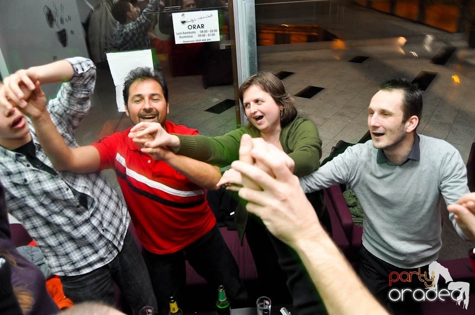 Karaoke în Blondy's Art Café, 