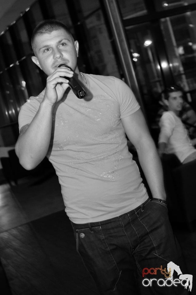 Karaoke în Blondy's, 