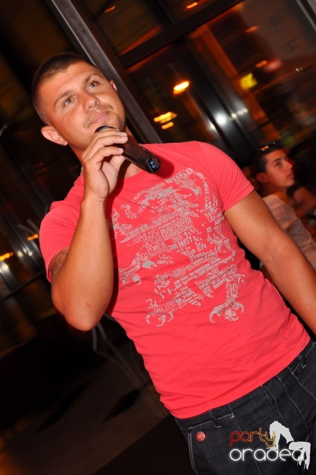 Karaoke în Blondy's, 