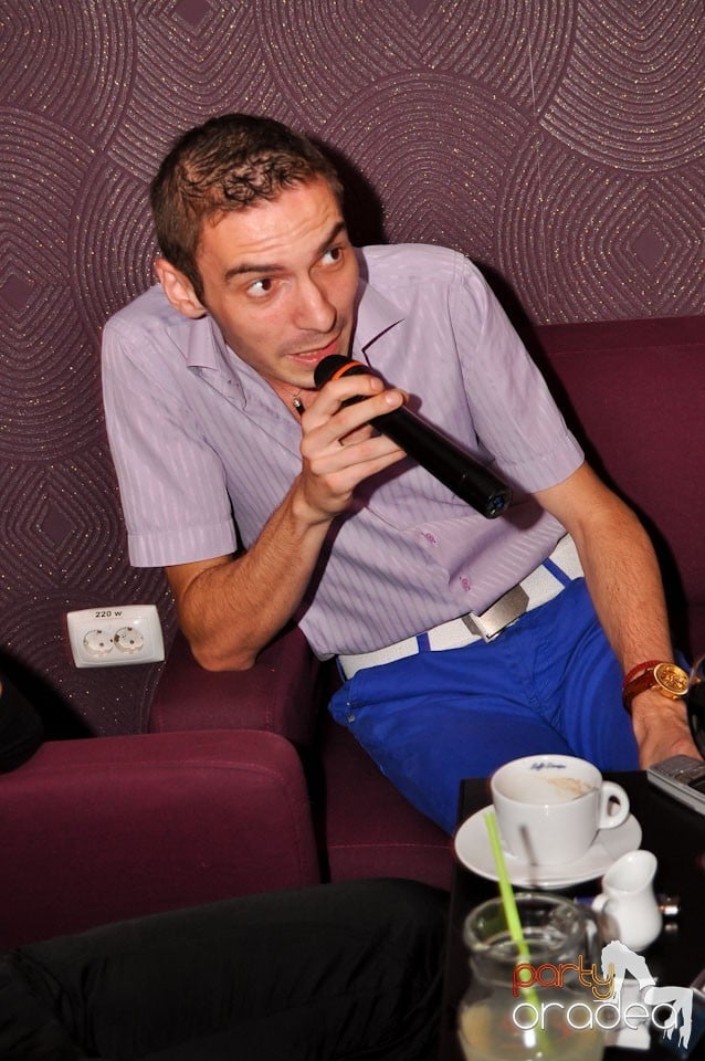 Karaoke în Blondy's, 