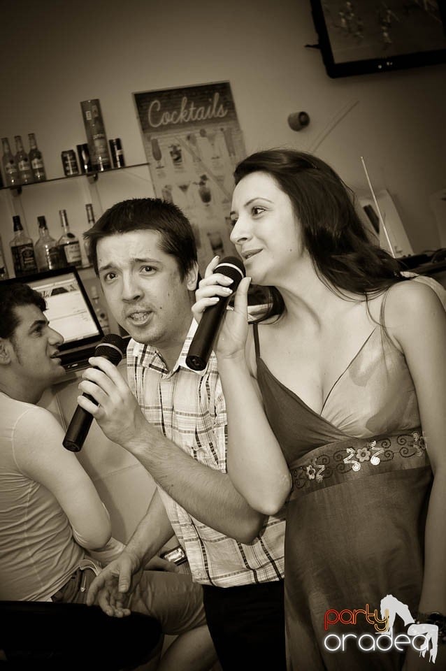 Karaoke în Blondy's, 