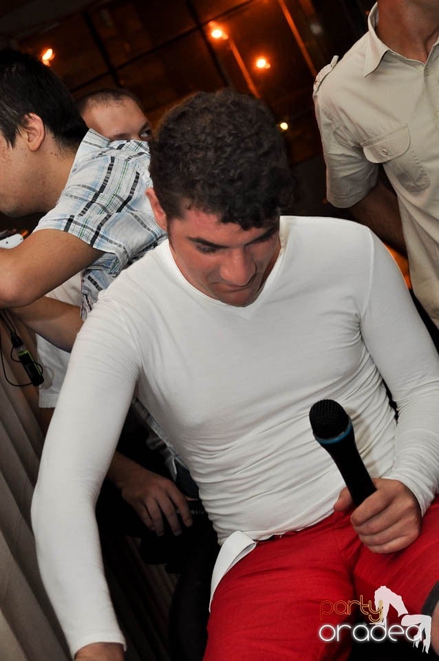 Karaoke în Blondy's, 