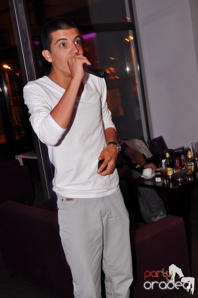 Karaoke în Blondy's, 