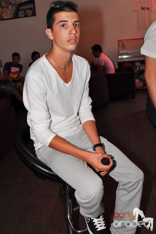 Karaoke în Blondy's, 