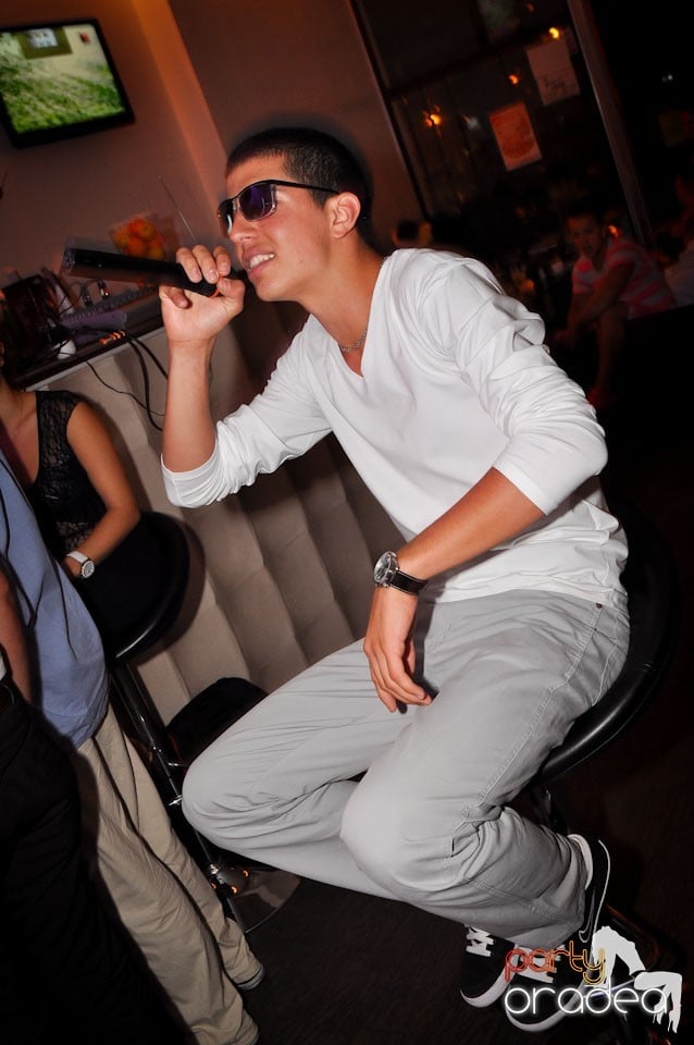 Karaoke în Blondy's, 