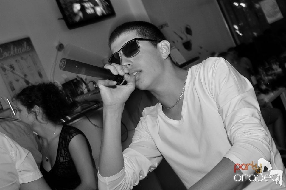 Karaoke în Blondy's, 