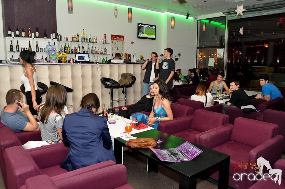 Karaoke în Blondy's, 