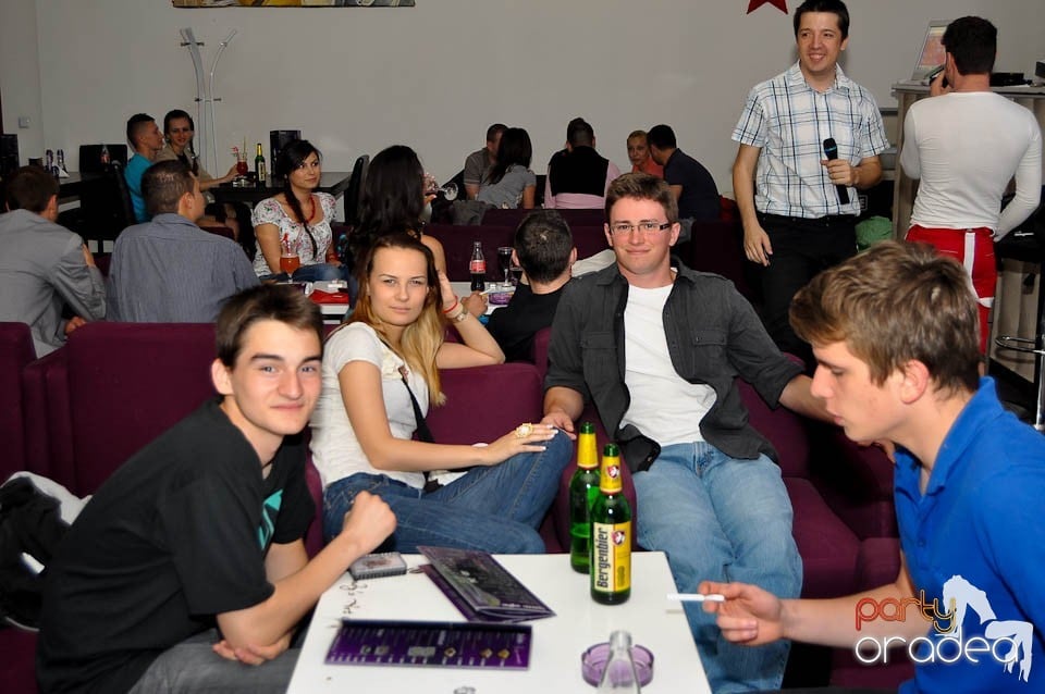 Karaoke în Blondy's, 