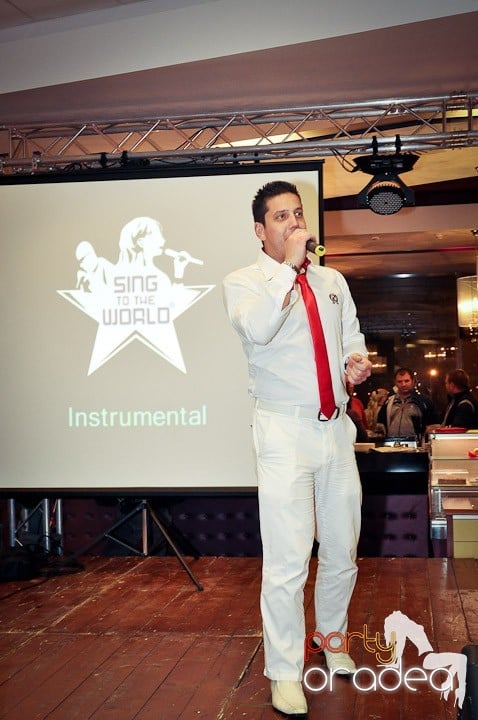 Karaoke în Lotus Center, Lotus Center