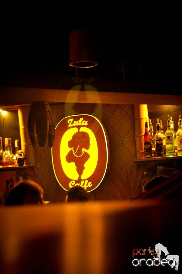 Karaoke în Zulu Caffe, Zulu Caffe