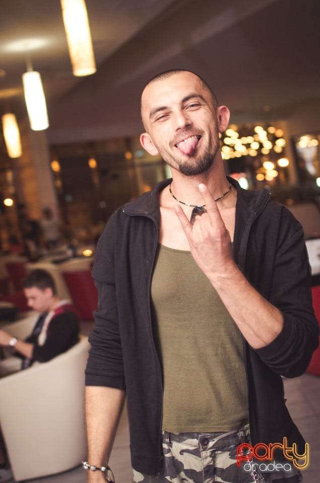 Karaoke Night, 