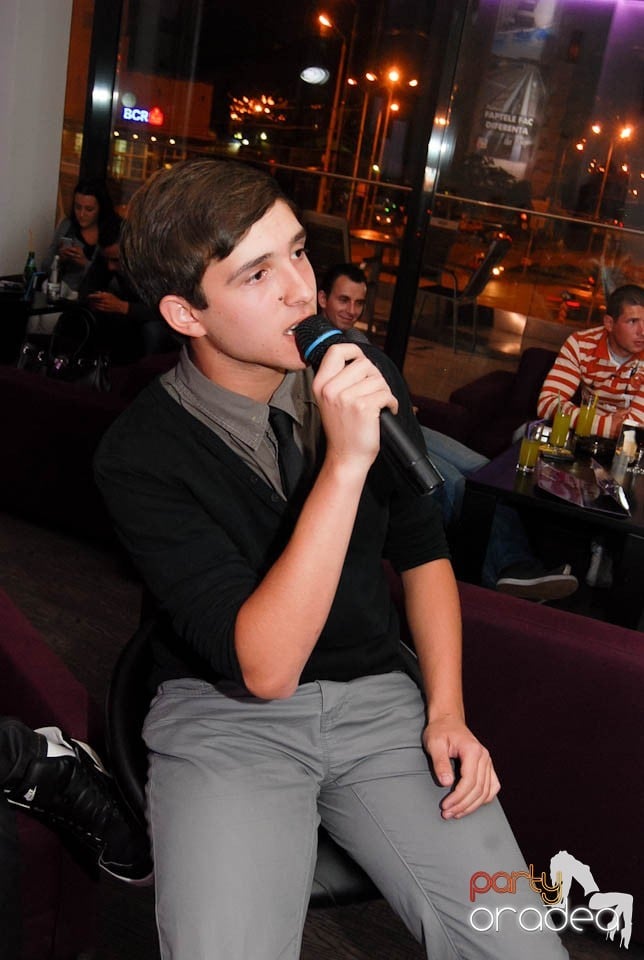 Karaoke Night @ Blondy's Art Café, 