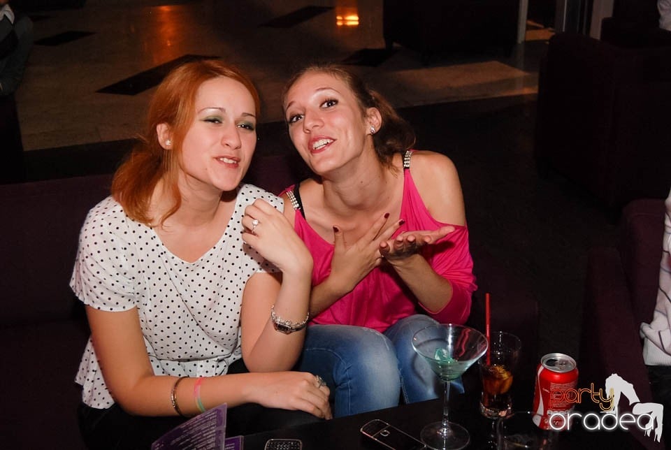 Karaoke Night @ Blondy's Art Café, 