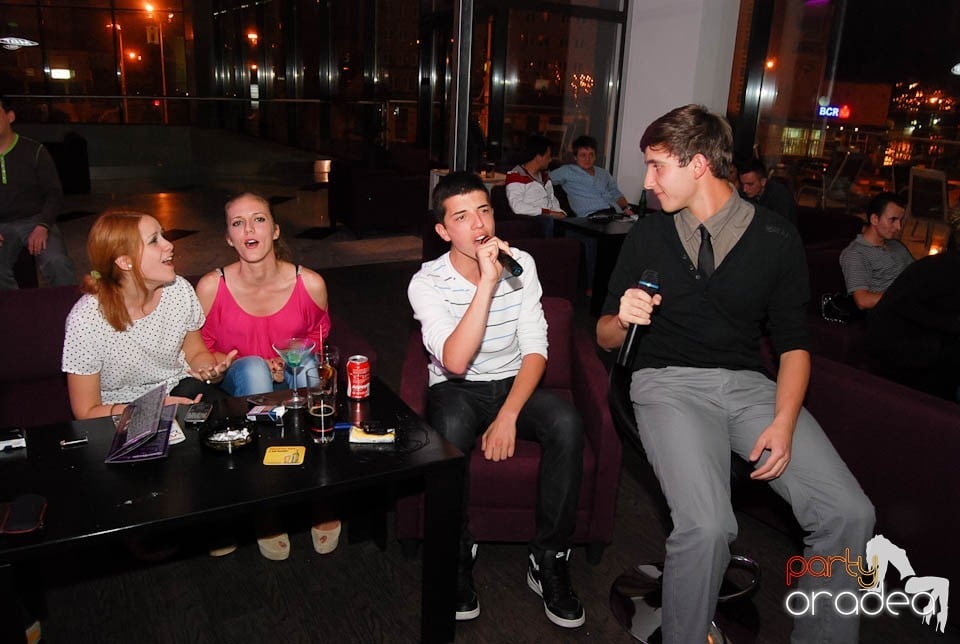 Karaoke Night @ Blondy's Art Café, 