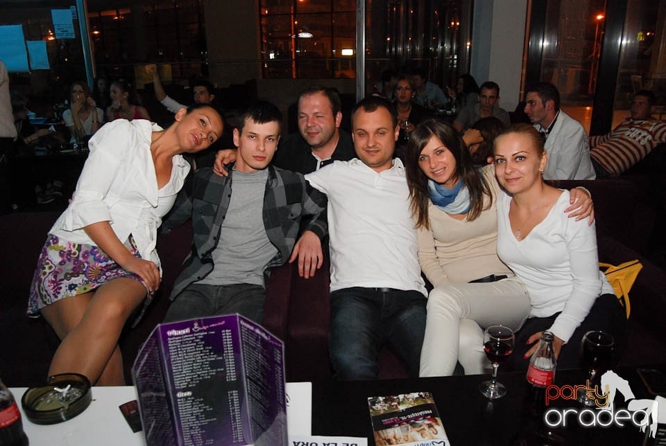 Karaoke Night @ Blondy's Art Café, 