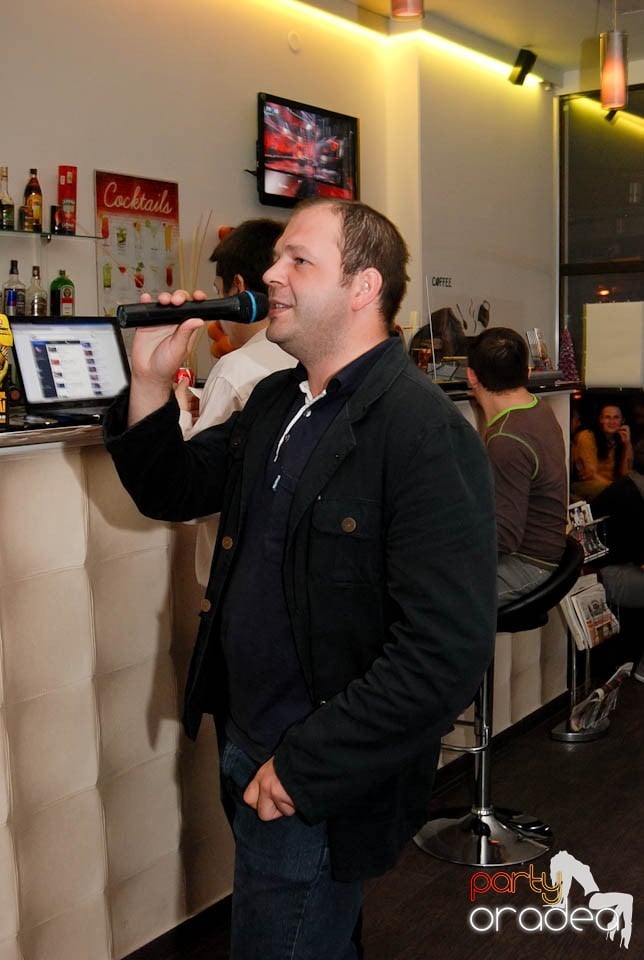 Karaoke Night @ Blondy's Art Café, 