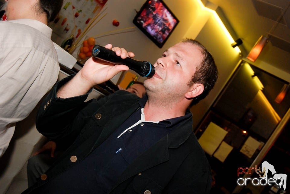 Karaoke Night @ Blondy's Art Café, 