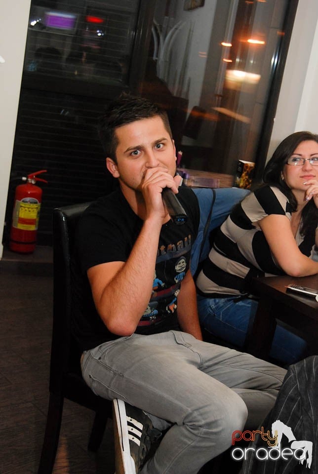 Karaoke Night @ Blondy's Art Café, 