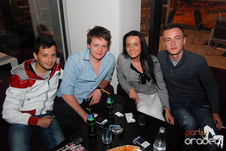 Karaoke Night @ Blondy's Art Café, 