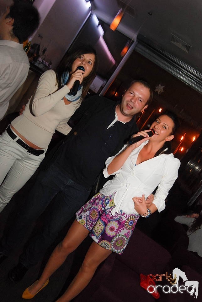 Karaoke Night @ Blondy's Art Café, 