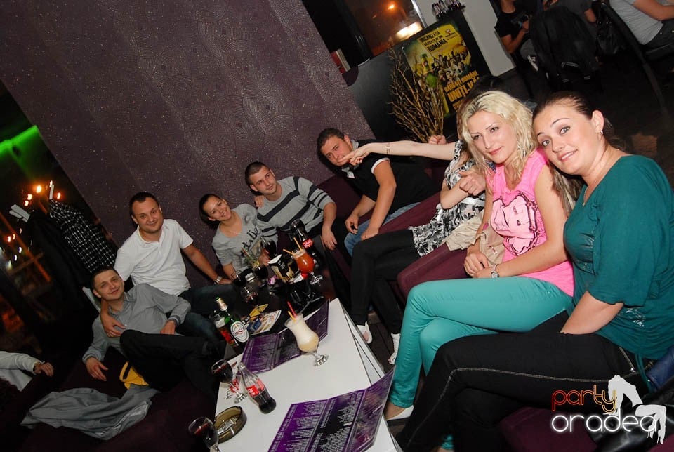 Karaoke Night @ Blondy's Art Café, 