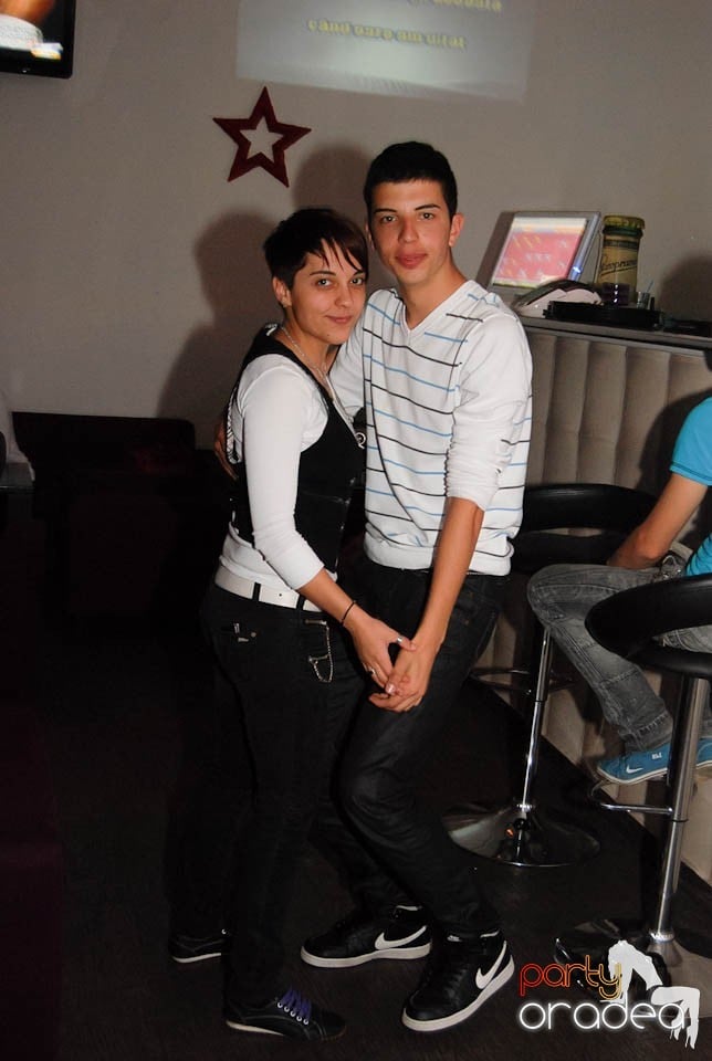 Karaoke Night @ Blondy's Art Café, 