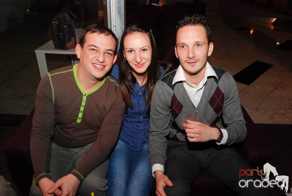 Karaoke Night @ Blondy's Art Café, 