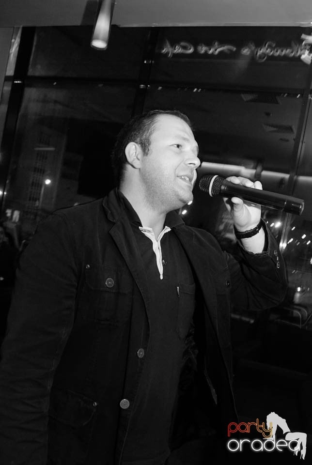 Karaoke Night @ Blondy's Art Café, 