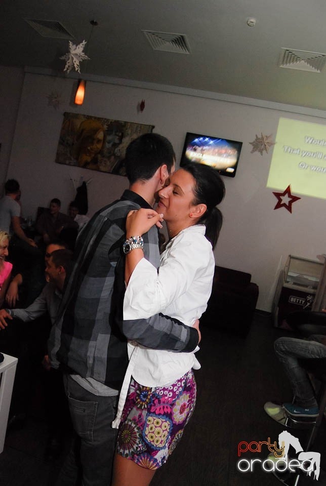 Karaoke Night @ Blondy's Art Café, 