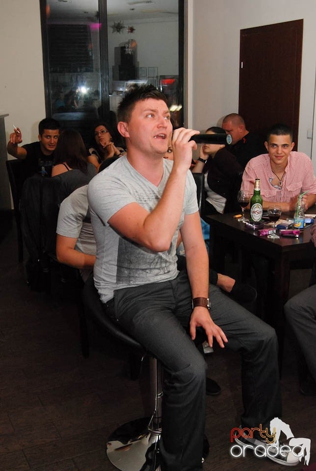 Karaoke Night @ Blondy's Art Café, 