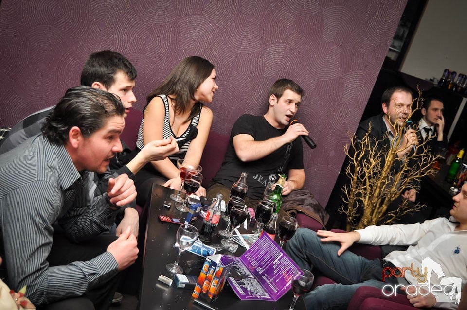 Karaoke Night @ Blondy's Art Café,