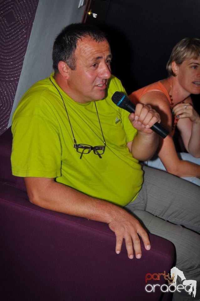 Karaoke Night @ Blondy's Art Café, 