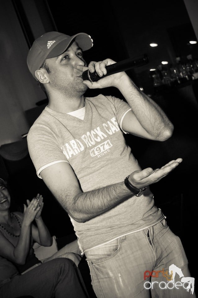 Karaoke Night @ Blondy's Art Café, 