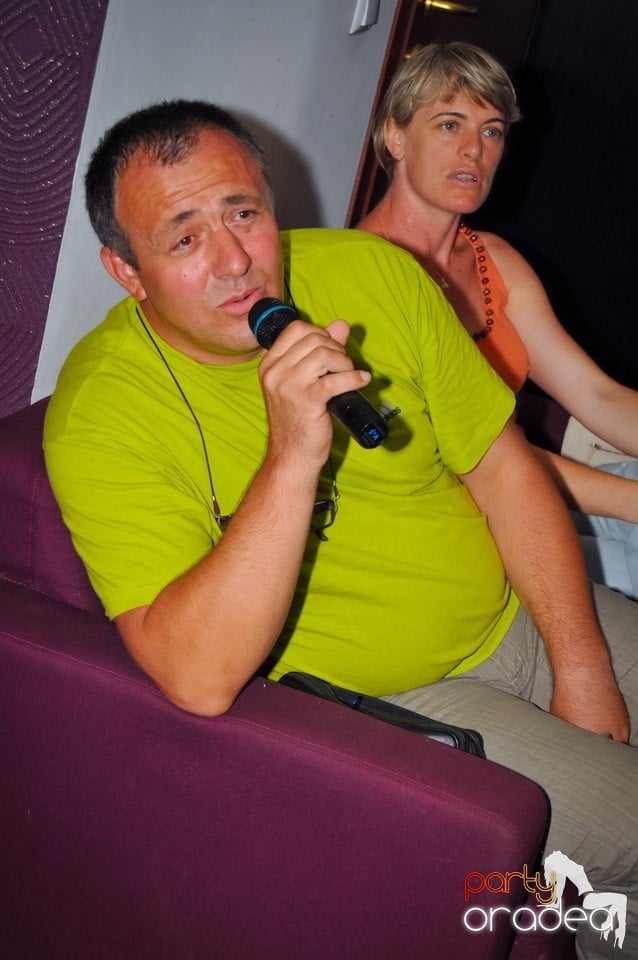 Karaoke Night @ Blondy's Art Café, 