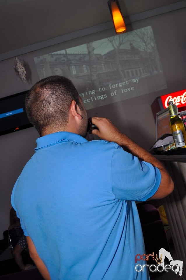 Karaoke Night @ Blondy's Art Café, 