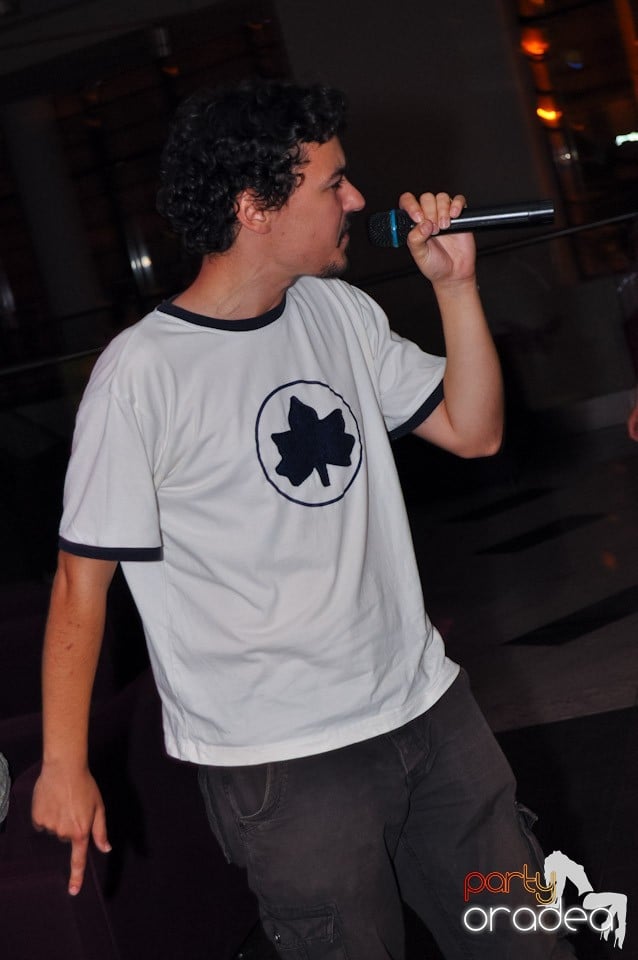 Karaoke Night @ Blondy's Art Café, 