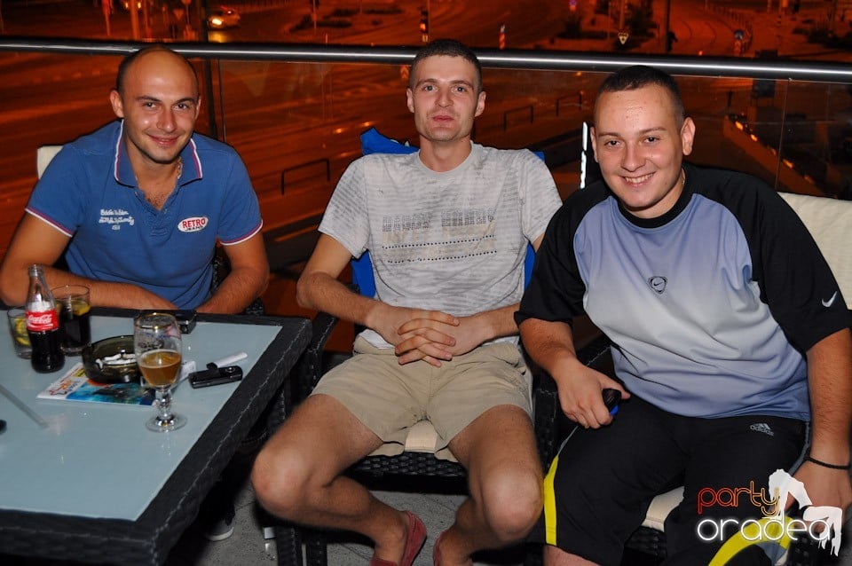 Karaoke Night @ Blondy's Art Café, 