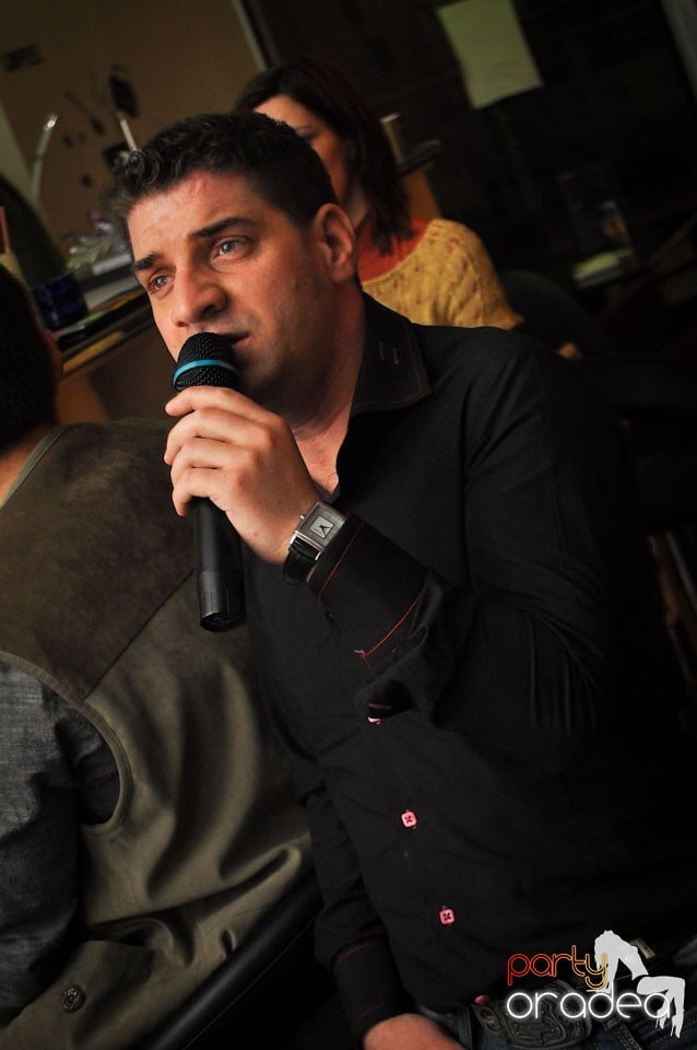 Karaoke Night @ Blondy's Art Café,