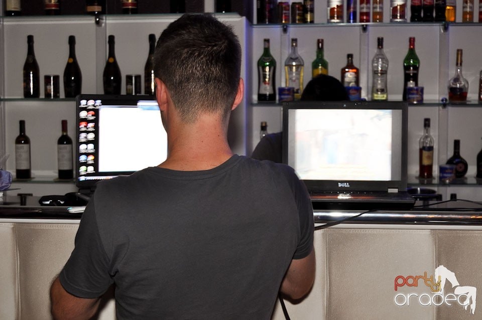 Karaoke Night @ Blondy's, 