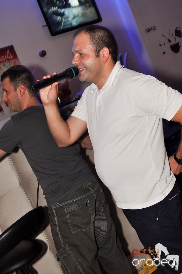 Karaoke Night @ Blondy's, 