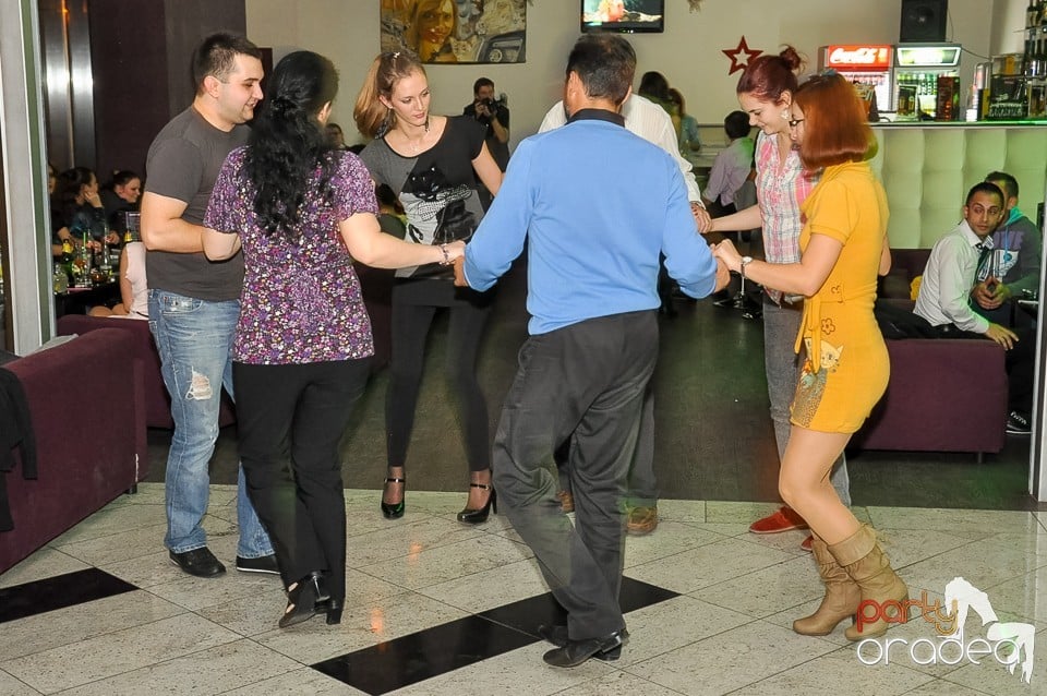 Karaoke Night în Blondy's Art Café, 